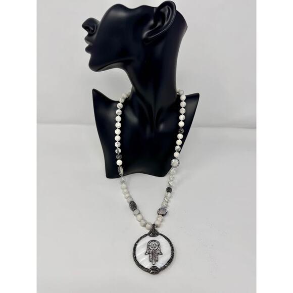 Long Hamsa necklace - Picture 3 of 7